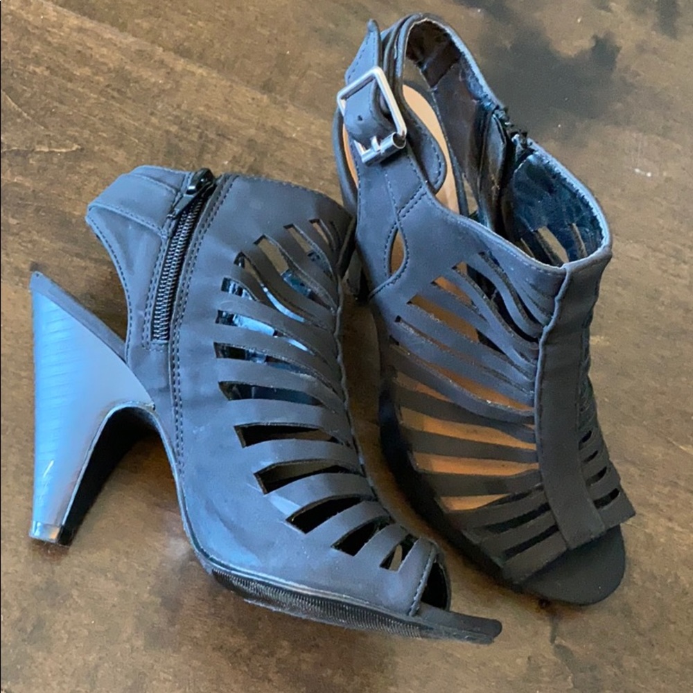 Heels - Picture 3 of 3